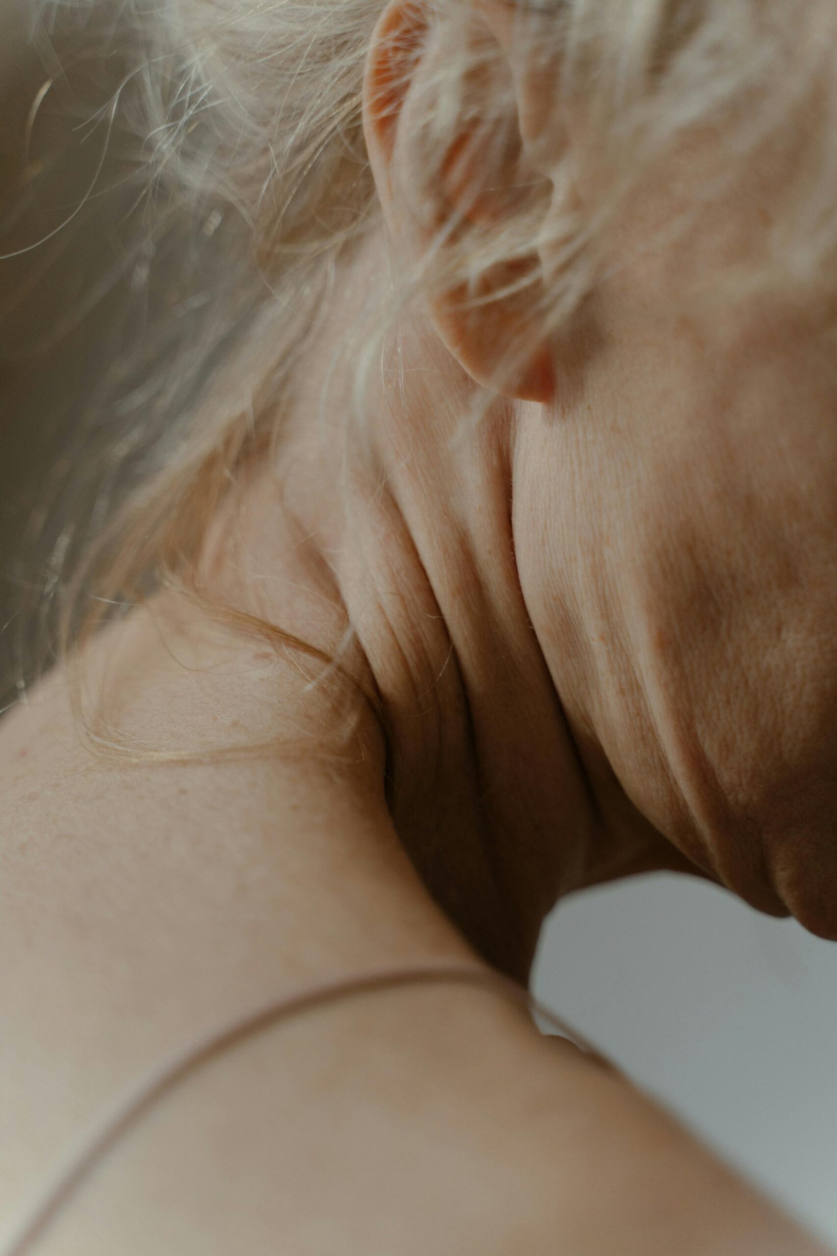 Why Does My Neck Hurt? Sarasota’s #1 Proven Method of Resolving the Pain Naturally